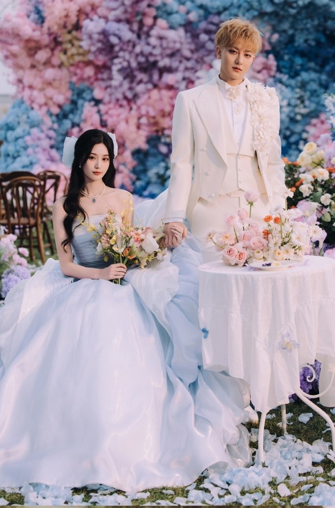 Lâu lắm mới "bắt gọn" anh sếp - nàng thơ gen Z bên nhau, 27 giây làm rõ tình cảm hiện tại- Ảnh 11. Lâu lắm mới "bắt gọn" anh sếp - nàng thơ gen Z bên nhau, 27 giây làm rõ tình cảm hiện tại- Ảnh 11.