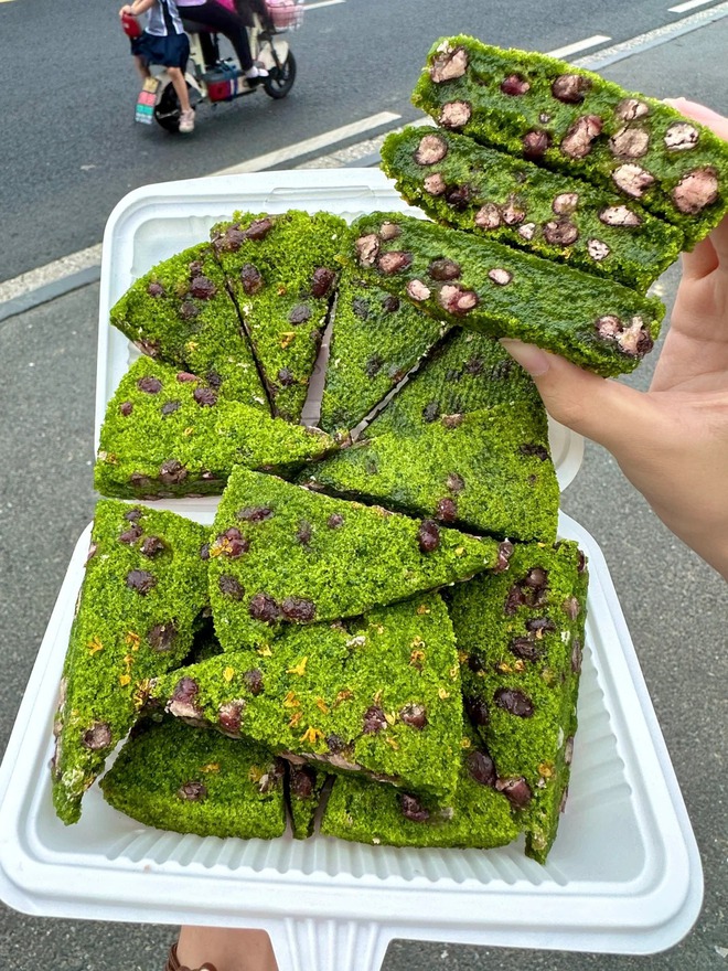 Tưởng là matcha nhưng không phải: Món bánh "xanh mướt" dẻo quẹo đang khiến hội chị em mê đồ Trung lùng sục- Ảnh 9. Tưởng là matcha nhưng không phải: Món bánh "xanh mướt" dẻo quẹo đang khiến hội chị em mê đồ Trung lùng sục- Ảnh 9.