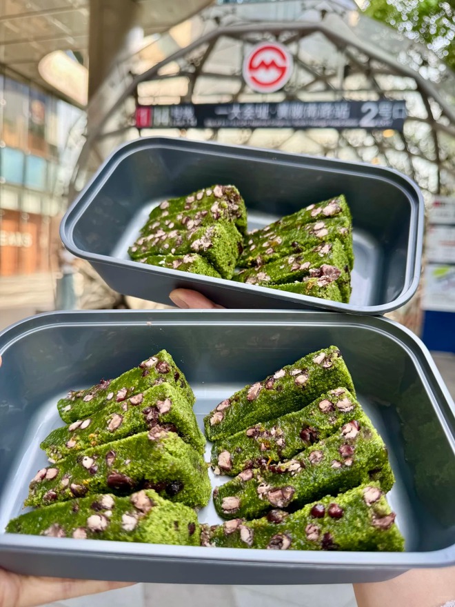 Tưởng là matcha nhưng không phải: Món bánh "xanh mướt" dẻo quẹo đang khiến hội chị em mê đồ Trung lùng sục- Ảnh 20. Tưởng là matcha nhưng không phải: Món bánh "xanh mướt" dẻo quẹo đang khiến hội chị em mê đồ Trung lùng sục- Ảnh 20.