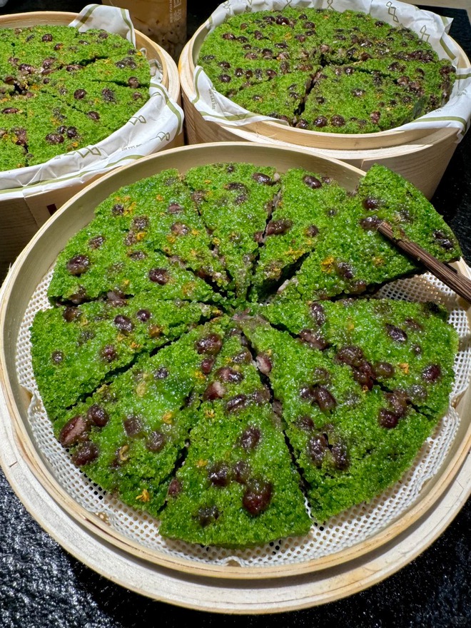 Tưởng là matcha nhưng không phải: Món bánh "xanh mướt" dẻo quẹo đang khiến hội chị em mê đồ Trung lùng sục- Ảnh 6. Tưởng là matcha nhưng không phải: Món bánh "xanh mướt" dẻo quẹo đang khiến hội chị em mê đồ Trung lùng sục- Ảnh 6.