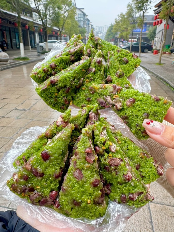 Tưởng là matcha nhưng không phải: Món bánh "xanh mướt" dẻo quẹo đang khiến hội chị em mê đồ Trung lùng sục- Ảnh 12. Tưởng là matcha nhưng không phải: Món bánh "xanh mướt" dẻo quẹo đang khiến hội chị em mê đồ Trung lùng sục- Ảnh 12.