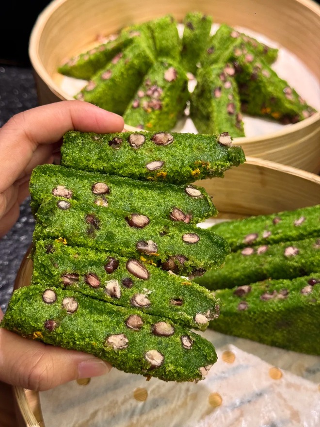 Tưởng là matcha nhưng không phải: Món bánh "xanh mướt" dẻo quẹo đang khiến hội chị em mê đồ Trung lùng sục- Ảnh 24. Tưởng là matcha nhưng không phải: Món bánh "xanh mướt" dẻo quẹo đang khiến hội chị em mê đồ Trung lùng sục- Ảnh 24.