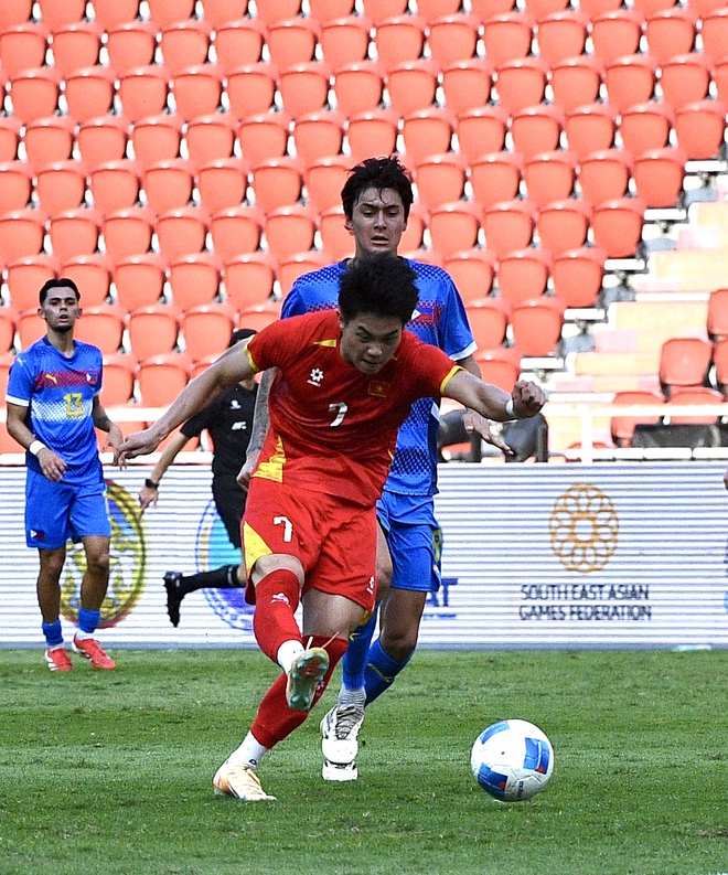 Hotboy U22 Việt Nam 3 lần giành Cầu thủ xuất sắc nhất trận, "out trình" ở SEA Games 33, HLV Kim Sang-sik khuyên xuất ngoại- Ảnh 4. Hotboy U22 Việt Nam 3 lần giành Cầu thủ xuất sắc nhất trận, "out trình" ở SEA Games 33, HLV Kim Sang-sik khuyên xuất ngoại- Ảnh 4.