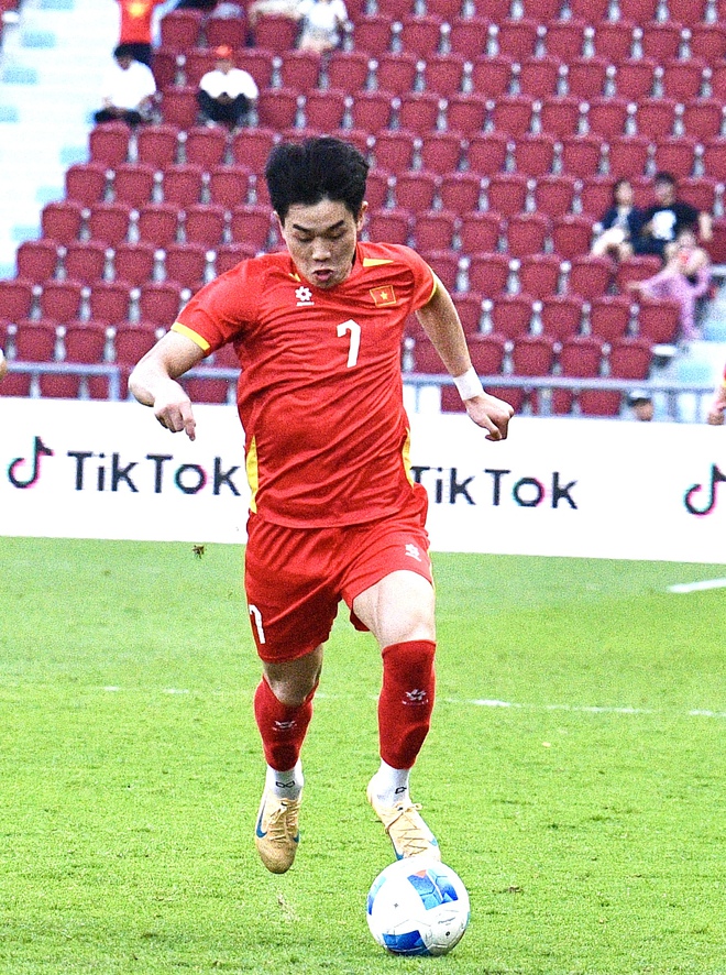 Hotboy U22 Việt Nam 3 lần giành Cầu thủ xuất sắc nhất trận, "out trình" ở SEA Games 33, HLV Kim Sang-sik khuyên xuất ngoại- Ảnh 14. Hotboy U22 Việt Nam 3 lần giành Cầu thủ xuất sắc nhất trận, "out trình" ở SEA Games 33, HLV Kim Sang-sik khuyên xuất ngoại- Ảnh 14.