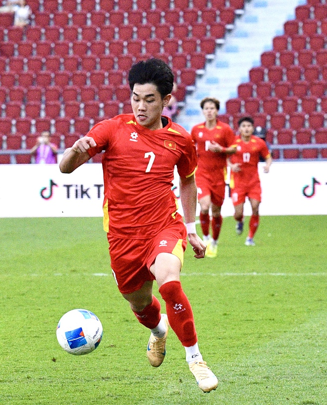 Hotboy U22 Việt Nam 3 lần giành Cầu thủ xuất sắc nhất trận, "out trình" ở SEA Games 33, HLV Kim Sang-sik khuyên xuất ngoại- Ảnh 13. Hotboy U22 Việt Nam 3 lần giành Cầu thủ xuất sắc nhất trận, "out trình" ở SEA Games 33, HLV Kim Sang-sik khuyên xuất ngoại- Ảnh 13.