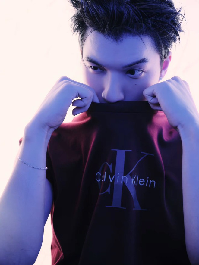 HIEUTHUHAI và Calvin Klein: Khi tranh cãi và ganh ghét tạo nên biểu mẫu của sự thành công- Ảnh 17. HIEUTHUHAI và Calvin Klein: Khi tranh cãi và ganh ghét tạo nên biểu mẫu của sự thành công- Ảnh 17.