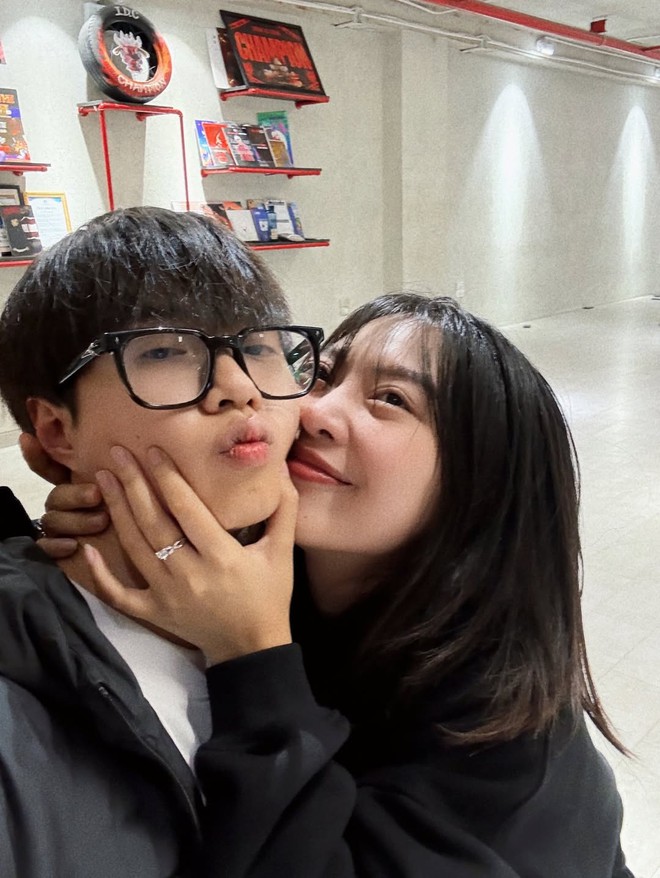 Chuyện tình "lấy người bằng tuổi, lủi thủi làm giàu" của nam nghệ sĩ Việt và cô quản lý: Mua nhà rộng 210m2, tậu Mẹc- Ảnh 2. Chuyện tình "lấy người bằng tuổi, lủi thủi làm giàu" của nam nghệ sĩ Việt và cô quản lý: Mua nhà rộng 210m2, tậu Mẹc- Ảnh 2.