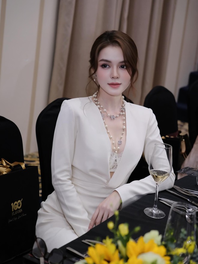 Một mỹ nhân phim giờ vàng hút hàng triệu lượt xem- Ảnh 11. Một mỹ nhân phim giờ vàng hút hàng triệu lượt xem- Ảnh 11.