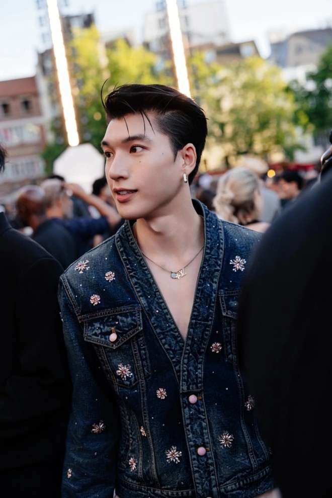 HIEUTHUHAI và Calvin Klein: Khi tranh cãi và ganh ghét tạo nên biểu mẫu của sự thành công- Ảnh 3. HIEUTHUHAI và Calvin Klein: Khi tranh cãi và ganh ghét tạo nên biểu mẫu của sự thành công- Ảnh 3.