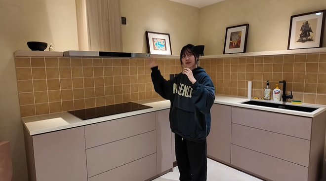 Chuyện tình "lấy người bằng tuổi, lủi thủi làm giàu" của nam nghệ sĩ Việt và cô quản lý: Mua nhà rộng 210m2, tậu Mẹc- Ảnh 12. Chuyện tình "lấy người bằng tuổi, lủi thủi làm giàu" của nam nghệ sĩ Việt và cô quản lý: Mua nhà rộng 210m2, tậu Mẹc- Ảnh 12.