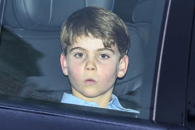 Giáng sinh Hoàng gia: Vợ chồng William - Kate chiếm trọn "spotlight", con riêng của bà Camilla bất ngờ vắng mặt báo hiệu điều gì?- Ảnh 3. Giáng sinh Hoàng gia: Vợ chồng William - Kate chiếm trọn "spotlight", con riêng của bà Camilla bất ngờ vắng mặt báo hiệu điều gì?- Ảnh 3.