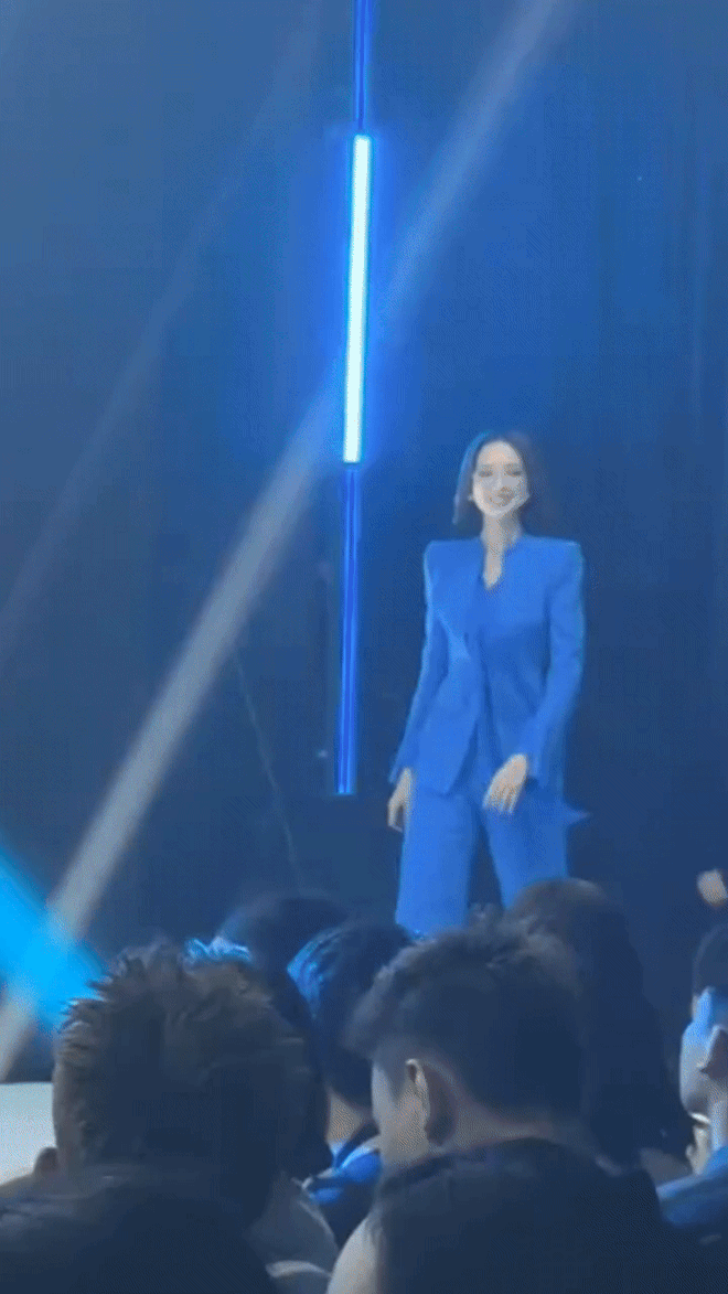 Cô mọt sách quê Cần Thơ có nhan sắc số 1 lục địa: Hào quang học bá toả sáng mọi khung hình- Ảnh 1. Cô mọt sách quê Cần Thơ có nhan sắc số 1 lục địa: Hào quang học bá toả sáng mọi khung hình- Ảnh 1.