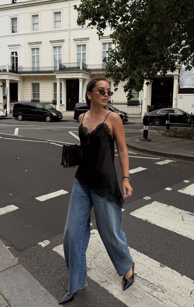 Lily Collins giúp Rosé không còn đơn độc, hóa ra dân châu Âu cũng ngứa mắt với trend đồ ngủ- Ảnh 14.