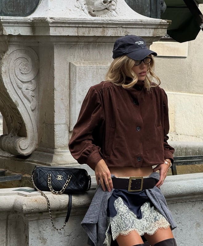 Lily Collins giúp Rosé không còn đơn độc, hóa ra dân châu Âu cũng ngứa mắt với trend đồ ngủ- Ảnh 15.