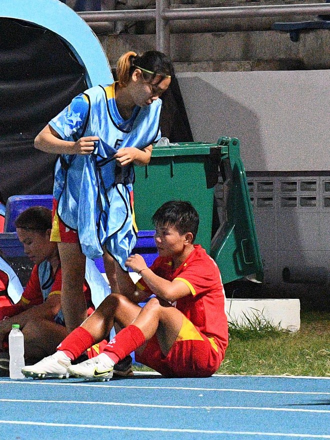 Đêm SEA Games đầy uất ức của Bích Thuỳ: Mất trắng bàn thắng, phản ứng gắt vì bị thay ra, rơi nước mắt bất lực- Ảnh 22. Đêm SEA Games đầy uất ức của Bích Thuỳ: Mất trắng bàn thắng, phản ứng gắt vì bị thay ra, rơi nước mắt bất lực- Ảnh 22.