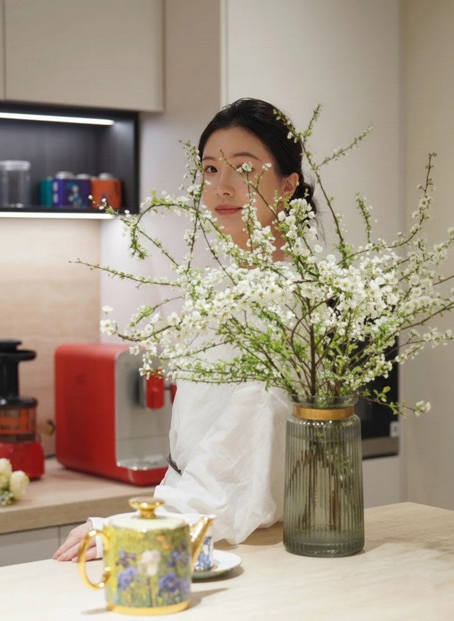 Thú chơi hoa "củi khô nở ra tuyết trắng": Giá bình dân nhưng khí chất sang chảnh, cắm một bình chơi cả tháng Giêng- Ảnh 2. Thú chơi hoa "củi khô nở ra tuyết trắng": Giá bình dân nhưng khí chất sang chảnh, cắm một bình chơi cả tháng Giêng- Ảnh 2.