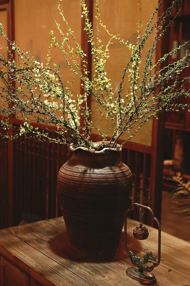 Thú chơi hoa "củi khô nở ra tuyết trắng": Giá bình dân nhưng khí chất sang chảnh, cắm một bình chơi cả tháng Giêng- Ảnh 9. Thú chơi hoa "củi khô nở ra tuyết trắng": Giá bình dân nhưng khí chất sang chảnh, cắm một bình chơi cả tháng Giêng- Ảnh 9.