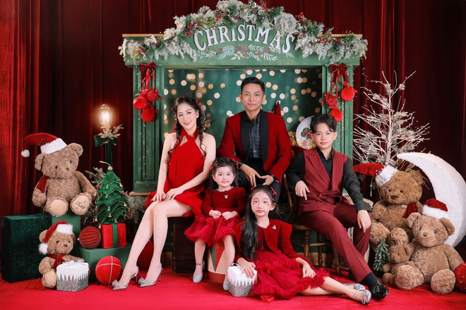 Mê mẩn 3 thiên thần nhà Khánh Thi-Phan Hiển: Cậu cả điển trai, cô hai sang chảnh, út cưng Lisa xinh yêu như búp bê!- Ảnh 7.