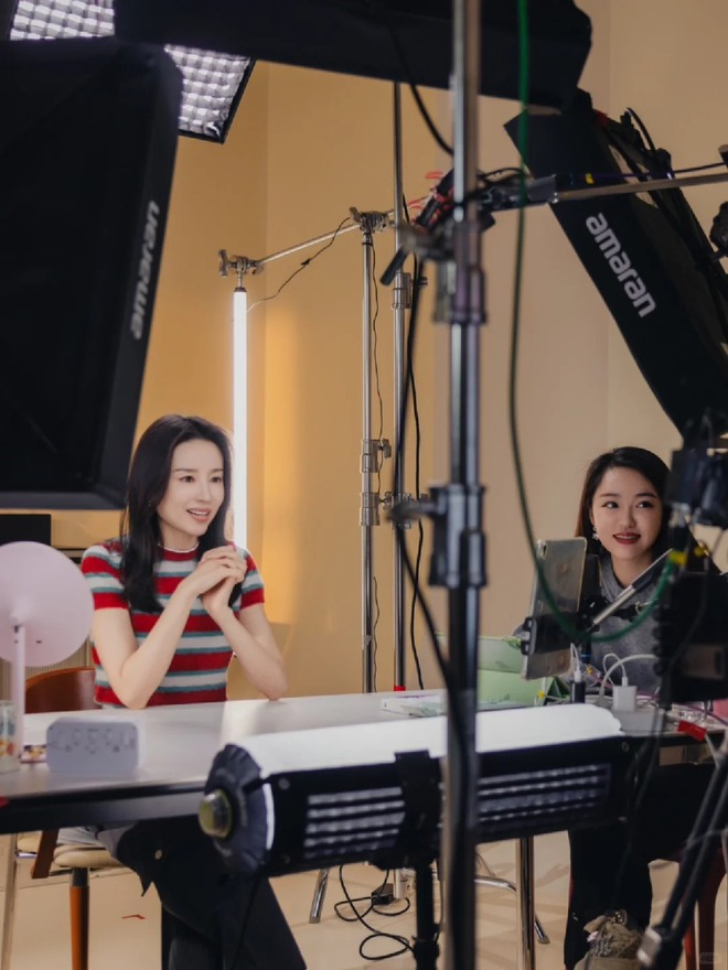 Giữa "bão" livestream ồn ào, vì sao Đổng Khiết chỉ cần ngồi im thủ thỉ cũng bán được trăm tỷ?- Ảnh 10.