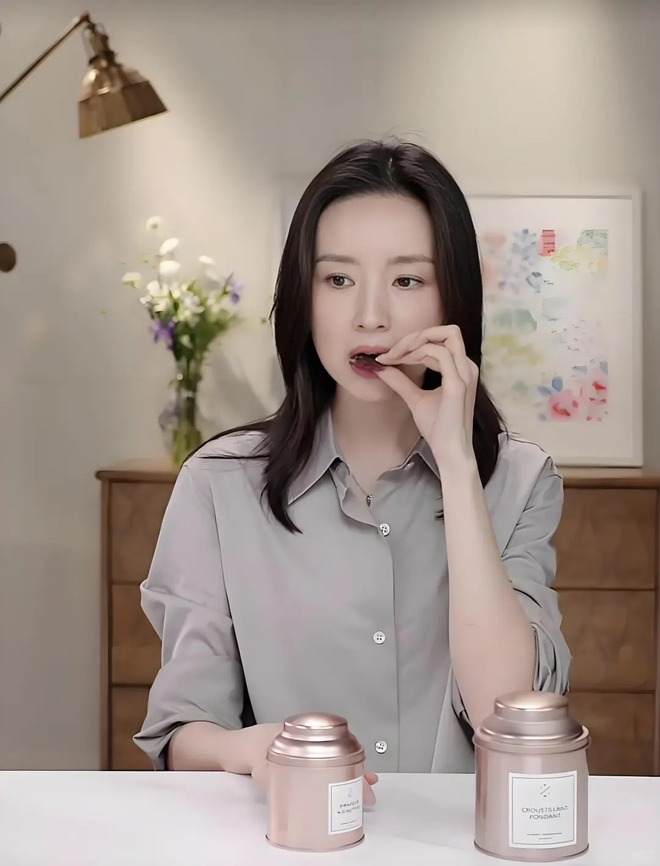 Giữa "bão" livestream ồn ào, vì sao Đổng Khiết chỉ cần ngồi im thủ thỉ cũng bán được trăm tỷ?- Ảnh 6.