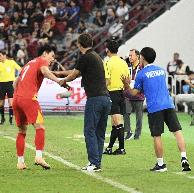 Phỏng vấn nóng ngôi sao sáng nhất U22 Việt Nam - Đình Bắc: "Vô địch trên đất Thái sướng không gì bằng!"- Ảnh 5.