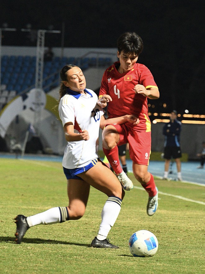 Chạnh lòng khoảnh khắc HLV Mai Đức Chung ho khan, mệt mỏi ở cabin ban huấn luyện- Ảnh 16. Chạnh lòng khoảnh khắc HLV Mai Đức Chung ho khan, mệt mỏi ở cabin ban huấn luyện- Ảnh 16.