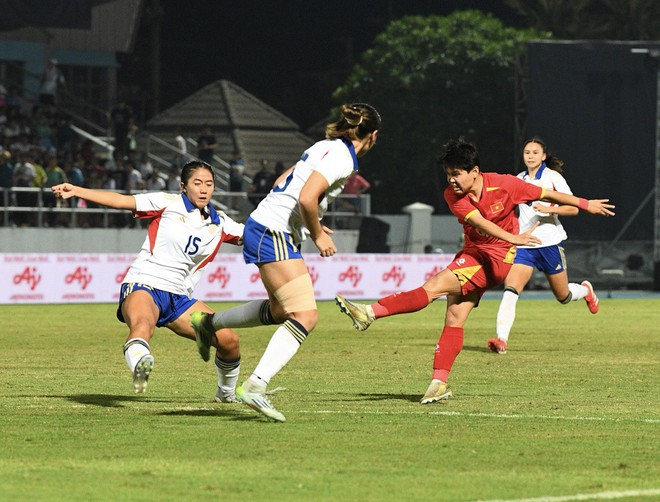 Chạnh lòng khoảnh khắc HLV Mai Đức Chung ho khan, mệt mỏi ở cabin ban huấn luyện- Ảnh 11. Chạnh lòng khoảnh khắc HLV Mai Đức Chung ho khan, mệt mỏi ở cabin ban huấn luyện- Ảnh 11.