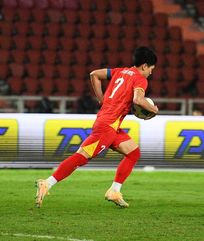 Phỏng vấn nóng ngôi sao sáng nhất U22 Việt Nam - Đình Bắc: "Vô địch trên đất Thái sướng không gì bằng!"- Ảnh 20.