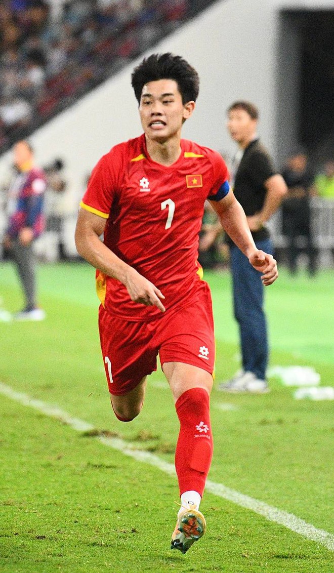 Phỏng vấn nóng ngôi sao sáng nhất U22 Việt Nam - Đình Bắc: "Vô địch trên đất Thái sướng không gì bằng!"- Ảnh 9.