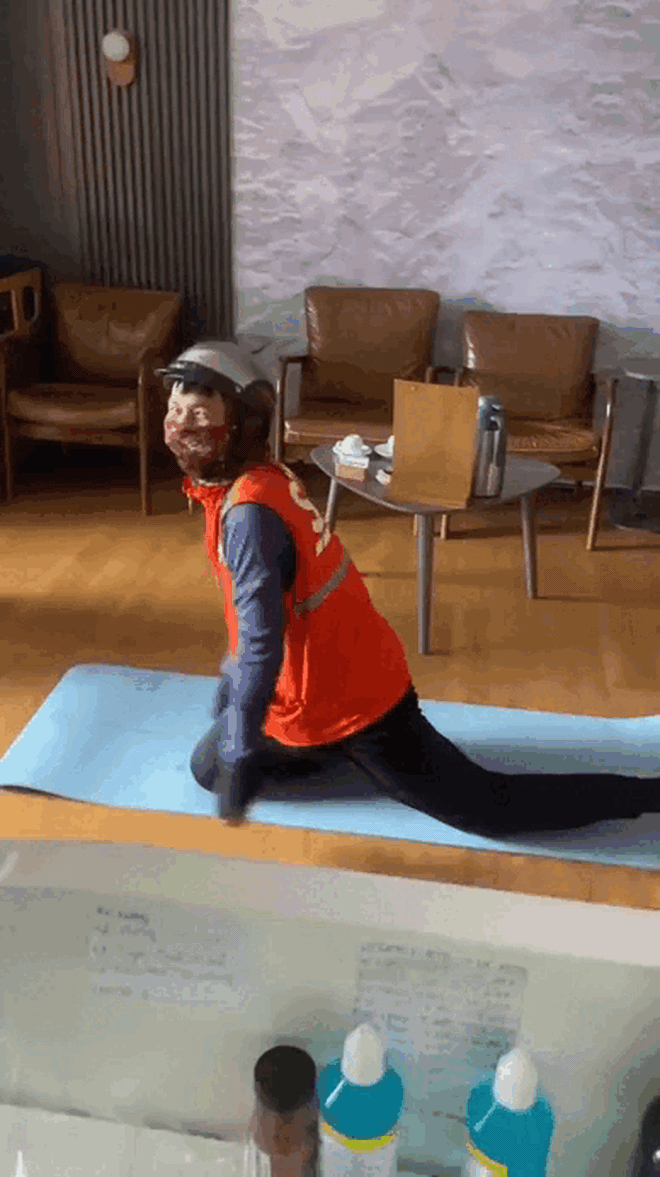 "Đặc quyền" lạ nhất của shipper Việt Nam- Ảnh 2. "Đặc quyền" lạ nhất của shipper Việt Nam- Ảnh 2.