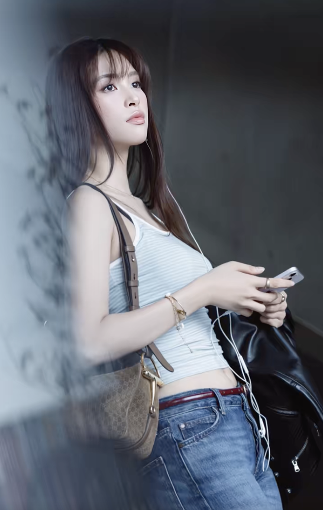 Tìm ra mỹ nhân Việt đu trend "trạm tỷ" đỉnh nhất, nhan sắc "ngàn năm có một" khiến gần 2 triệu người bấn loạn- Ảnh 5. Tìm ra mỹ nhân Việt đu trend "trạm tỷ" đỉnh nhất, nhan sắc "ngàn năm có một" khiến gần 2 triệu người bấn loạn- Ảnh 5.