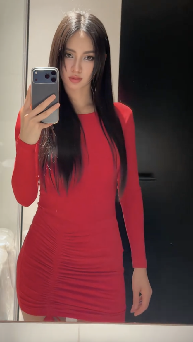 Bạn gái Đức Phạm đáp trả loạt comment soi mói, đề nghị mọi người xem và khen!- Ảnh 2. Bạn gái Đức Phạm đáp trả loạt comment soi mói, đề nghị mọi người xem và khen!- Ảnh 2.