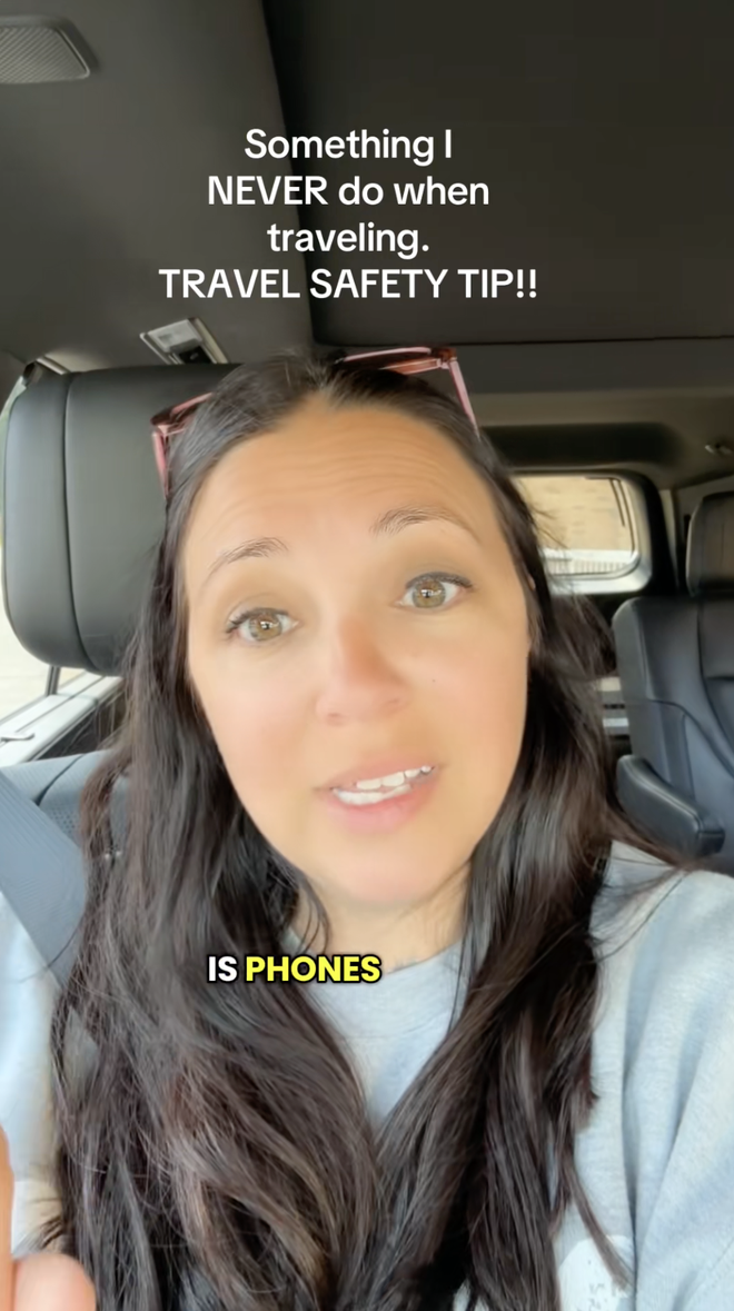 Cảnh báo khẩn cho ai còn để điện thoại lên khay soi an ninh sân bay- Ảnh 3. Cảnh báo khẩn cho ai còn để điện thoại lên khay soi an ninh sân bay- Ảnh 3.