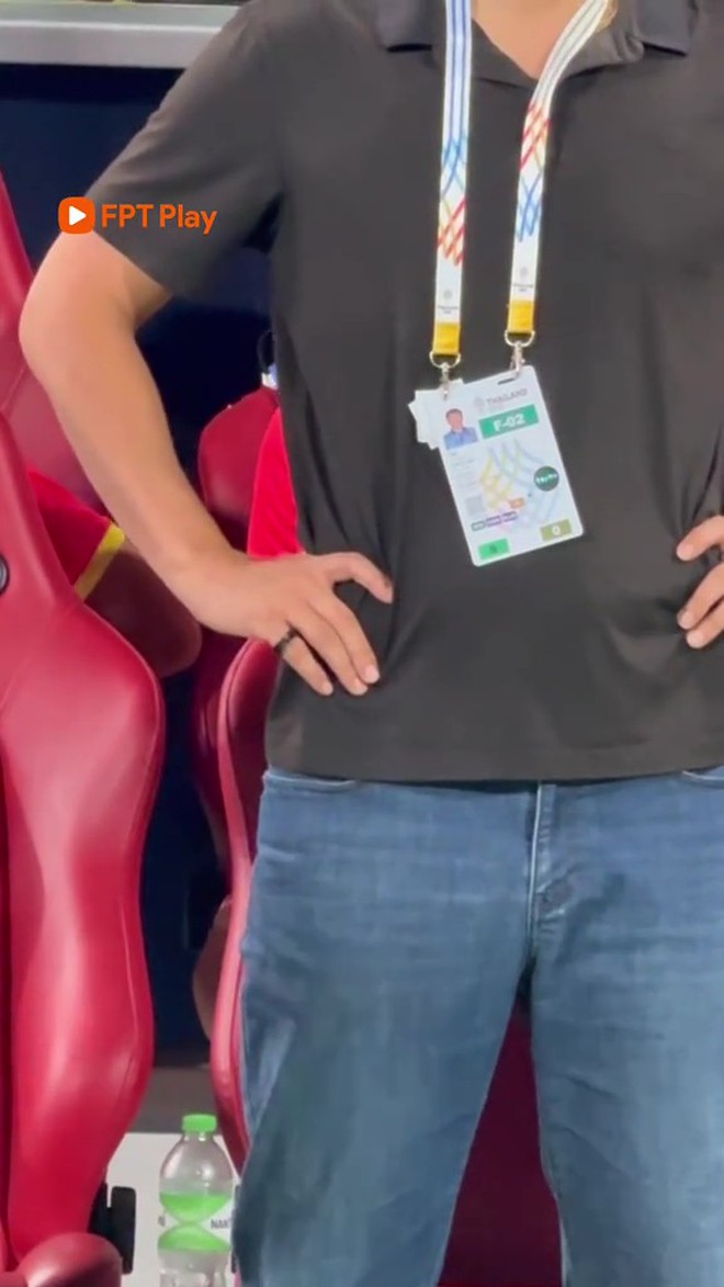 Giải mã chiếc nhẫn "phong thuỷ" của HLV Kim Sang-sik: Có liên quan gì đến cú lội ngược dòng "điên rồ" nhất?- Ảnh 3. Giải mã chiếc nhẫn "phong thuỷ" của HLV Kim Sang-sik: Có liên quan gì đến cú lội ngược dòng "điên rồ" nhất?- Ảnh 3.