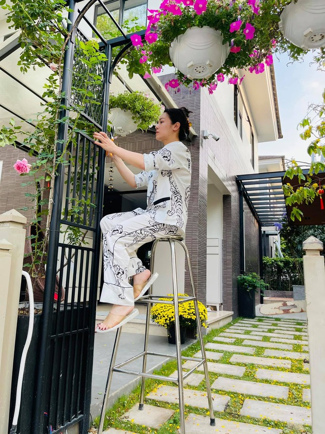 Nữ ca sĩ Việt 40 tuổi tự sinh con, không lấy chồng, ở biệt thự 20 tỷ- Ảnh 8. Nữ ca sĩ Việt 40 tuổi tự sinh con, không lấy chồng, ở biệt thự 20 tỷ- Ảnh 8.