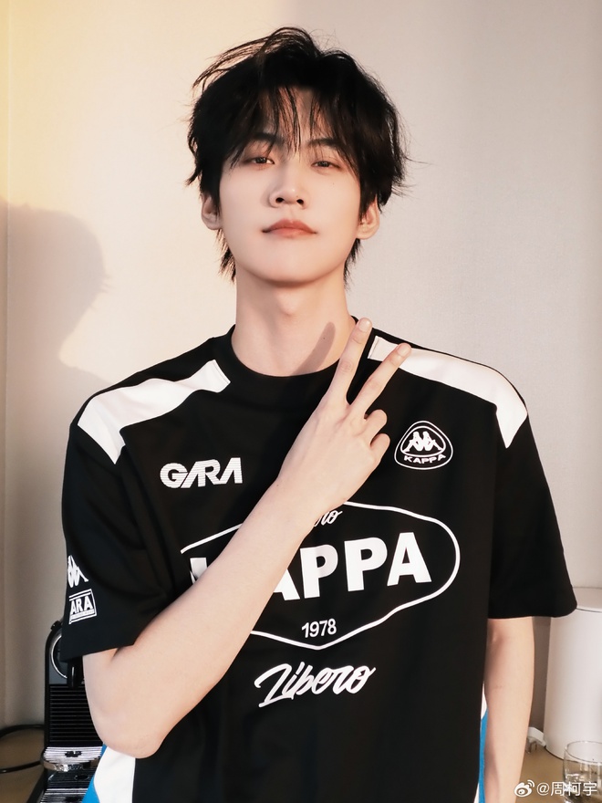 "Phi công 2K2" khiến Dương Mịch đá bạn trai thiếu gia, Trần Nghiên Hy phải giăng lưới tình- Ảnh 4.