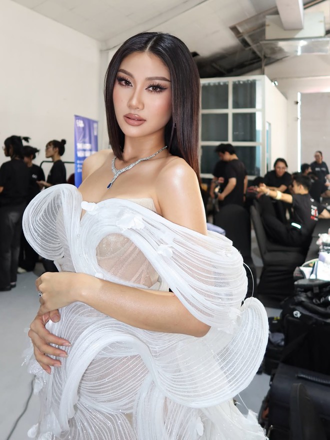 1 nàng hậu cứ để mặt mộc mới gây chú ý- Ảnh 12.