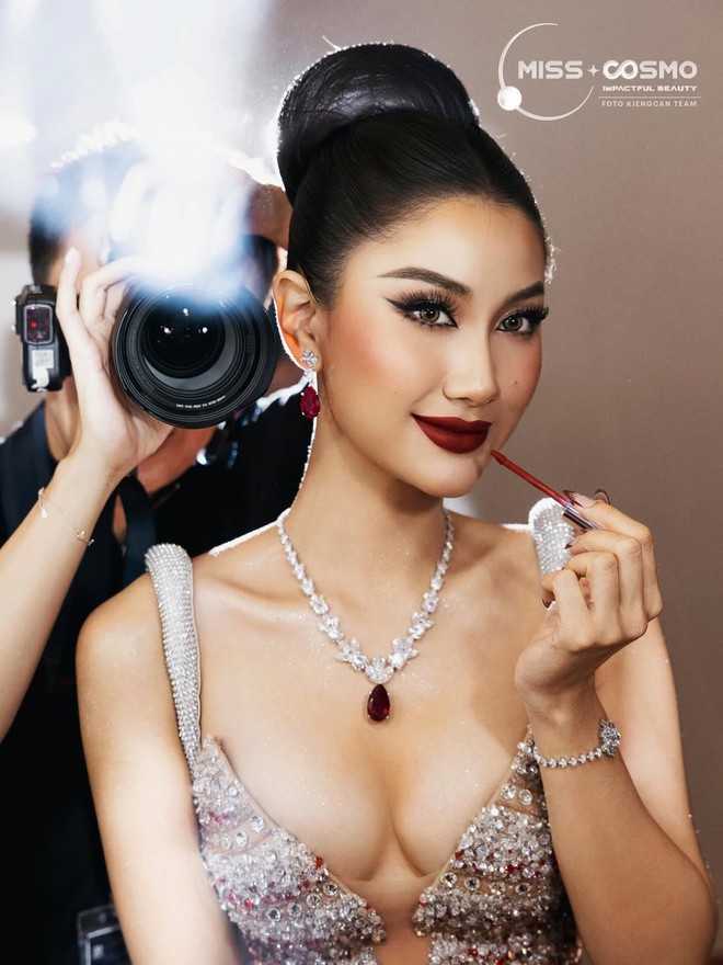 1 nàng hậu cứ để mặt mộc mới gây chú ý- Ảnh 14.