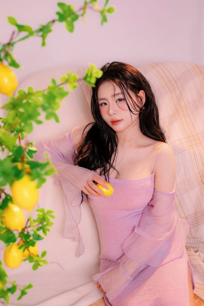 Mê mẩn ngắm nhan sắc hotgirl khiến Thanh Nhàn U22 Việt Nam phải 