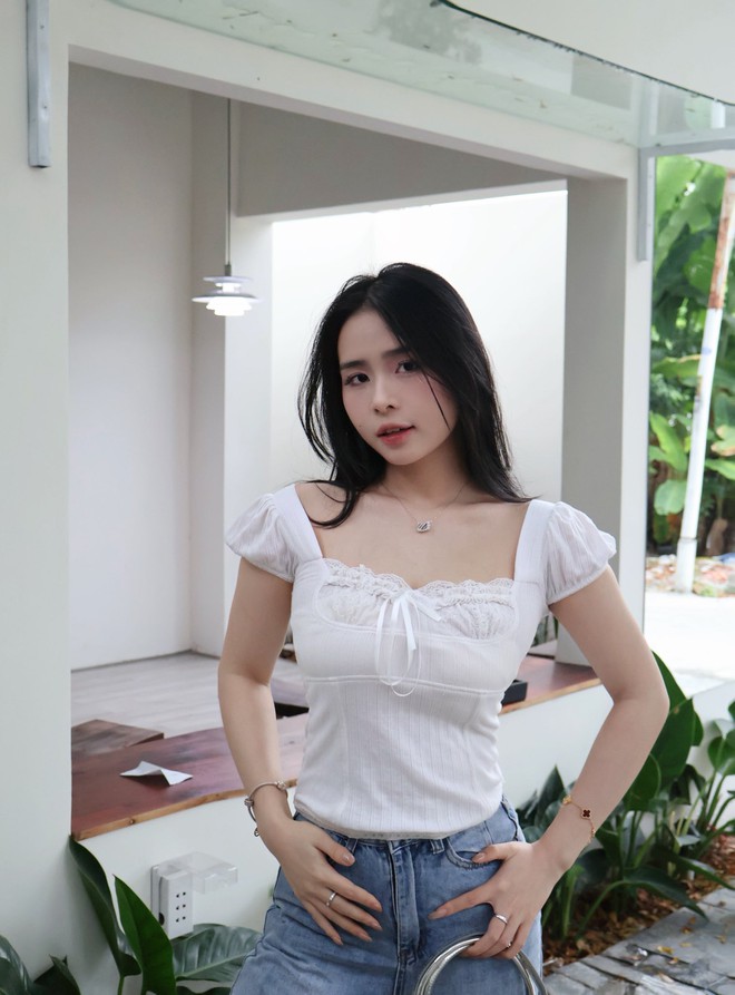 Mê mẩn ngắm nhan sắc hotgirl khiến Thanh Nhàn U22 Việt Nam phải 