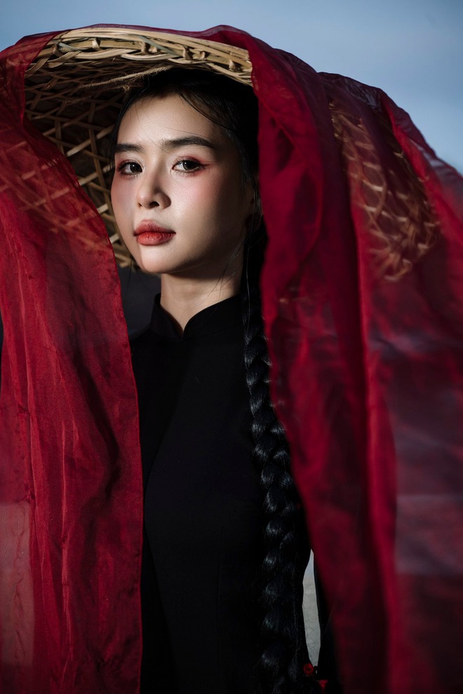 Mê mẩn ngắm nhan sắc hotgirl khiến Thanh Nhàn U22 Việt Nam phải 