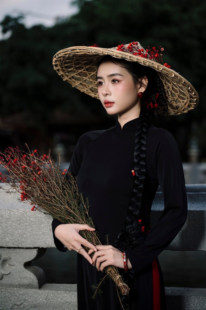 Mê mẩn ngắm nhan sắc hotgirl khiến Thanh Nhàn U22 Việt Nam phải 