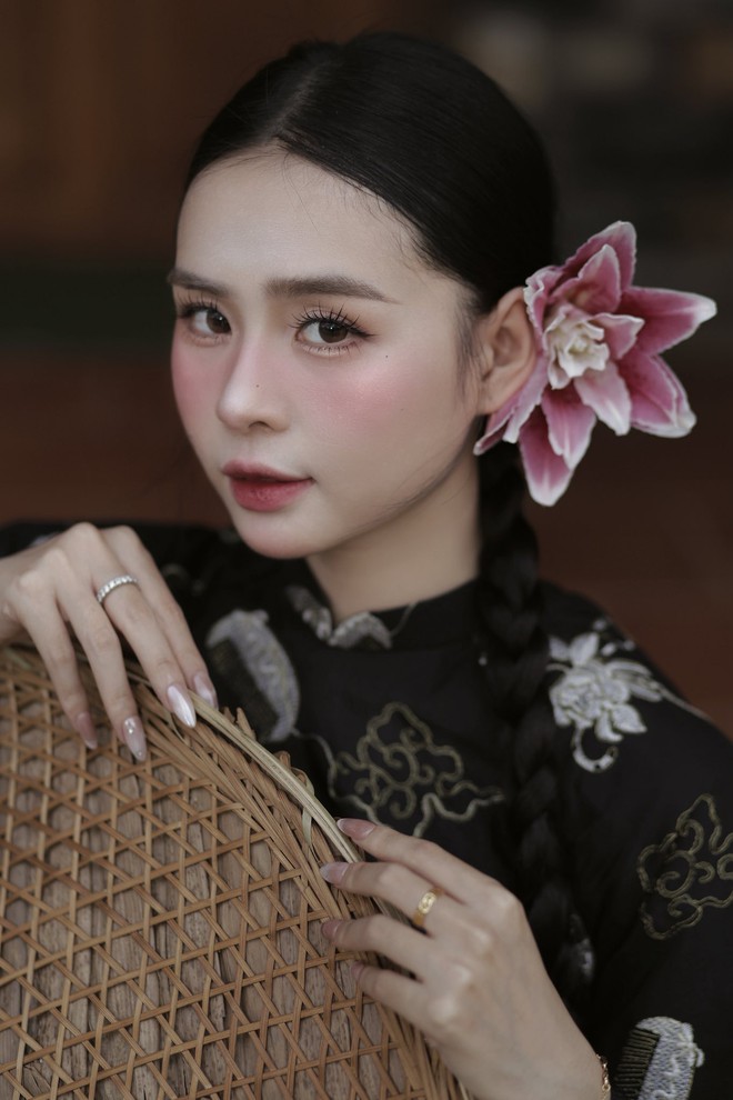 Mê mẩn ngắm nhan sắc hotgirl khiến Thanh Nhàn U22 Việt Nam phải 