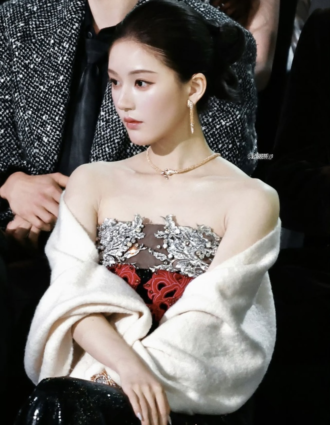 Không ai bênh được Triệu Lộ Tư: Cố tới đâu vẫn mờ nhạt trước 1 mỹ nhân?- Ảnh 7.