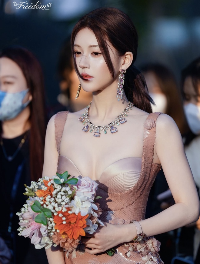 Không ai bênh được Triệu Lộ Tư: Cố tới đâu vẫn mờ nhạt trước 1 mỹ nhân?- Ảnh 10.