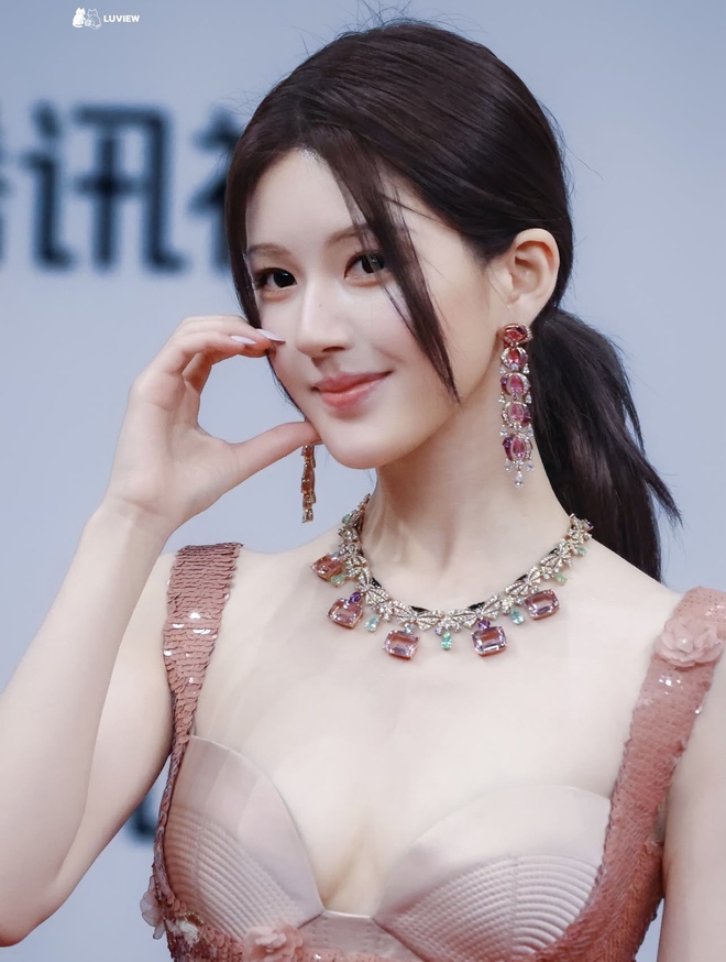 Không ai bênh được Triệu Lộ Tư: Cố tới đâu vẫn mờ nhạt trước 1 mỹ nhân?- Ảnh 13.