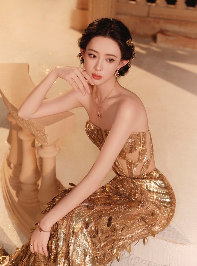 "Mỹ nữ đẹp nhất 2025" ngã nhào hú vía trên sân khấu, ai dè được 70 triệu người cầu xin "hãy ngã vào lòng anh"- Ảnh 5.