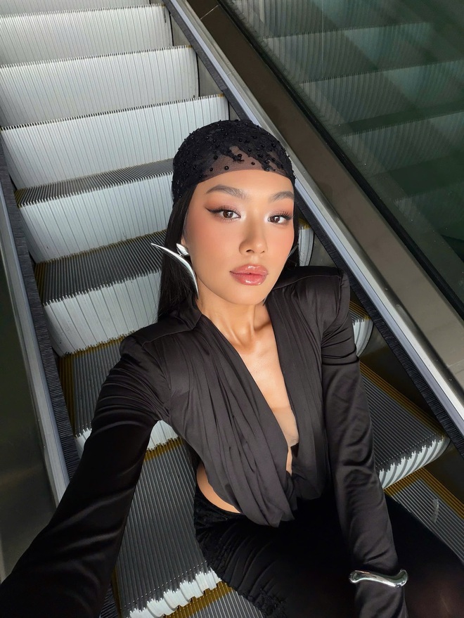 Cam thường "bóng dầu", môi tều rõ lạ của một Á hậu- Ảnh 13.