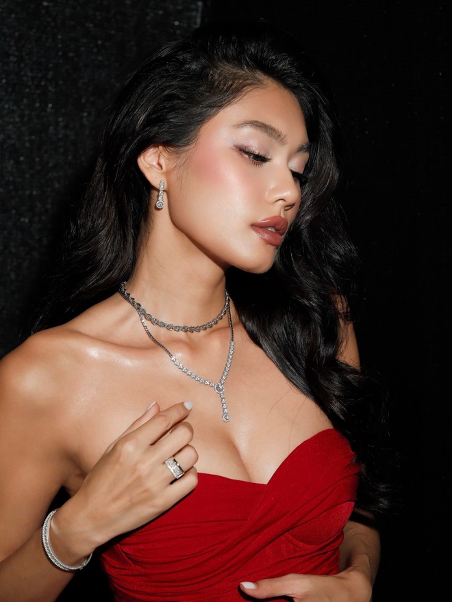 Cam thường "bóng dầu", môi tều rõ lạ của một Á hậu- Ảnh 6.