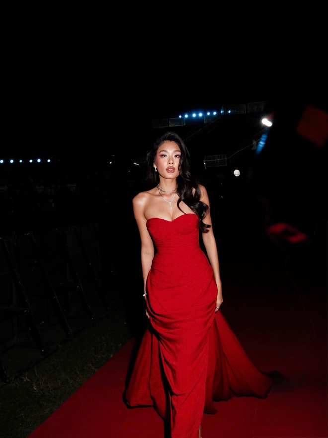 Cam thường "bóng dầu", môi tều rõ lạ của một Á hậu- Ảnh 7.